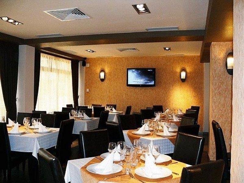 Hotel Davos Дева Ресторан фото